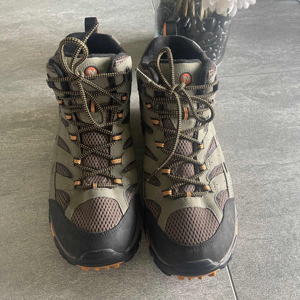 Gently used Merrell men’s shoes